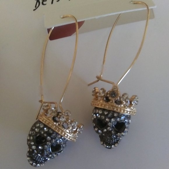 New Betsey Johnson king crowned skull bling earrings - Picture 2 of 12